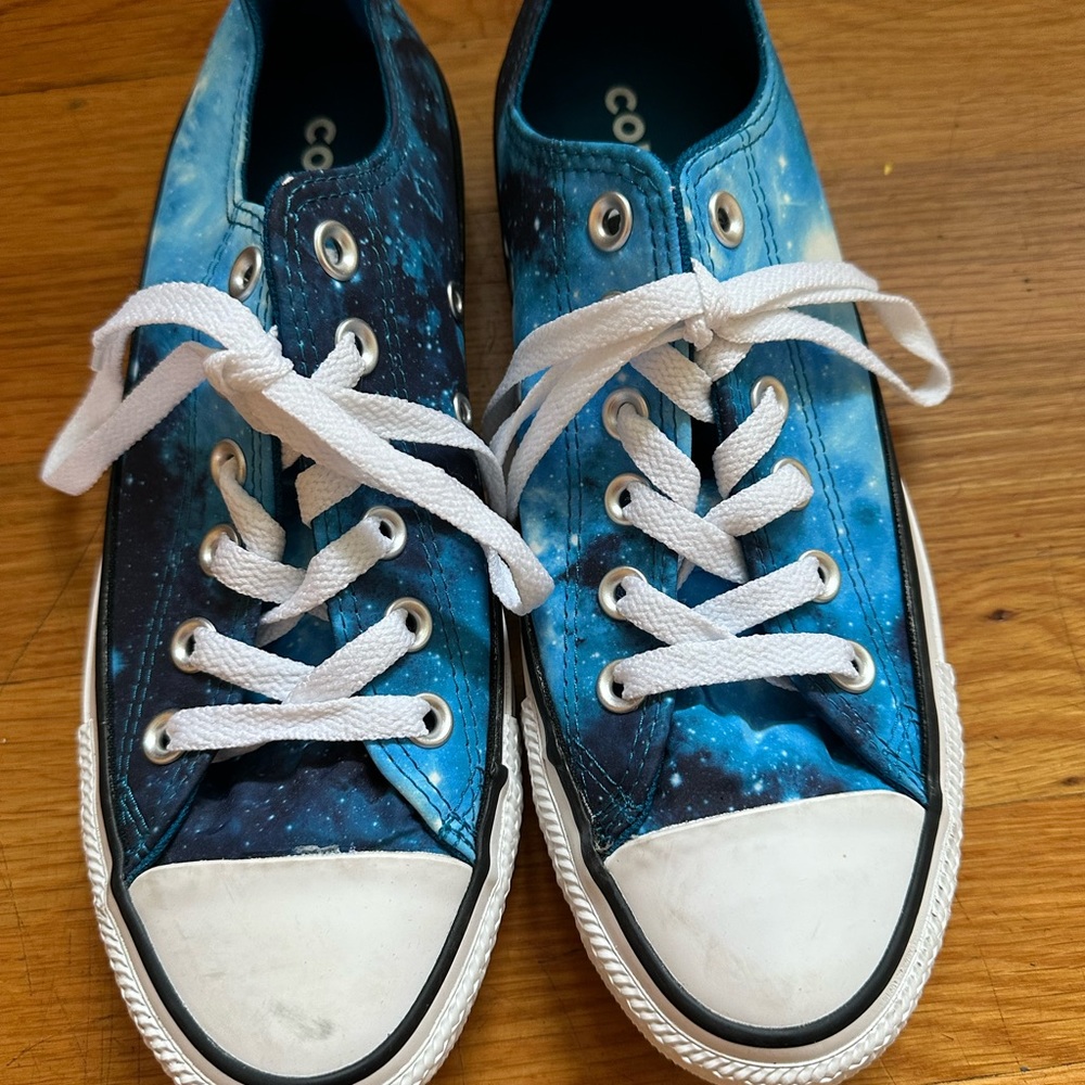 Women’s converse lace up